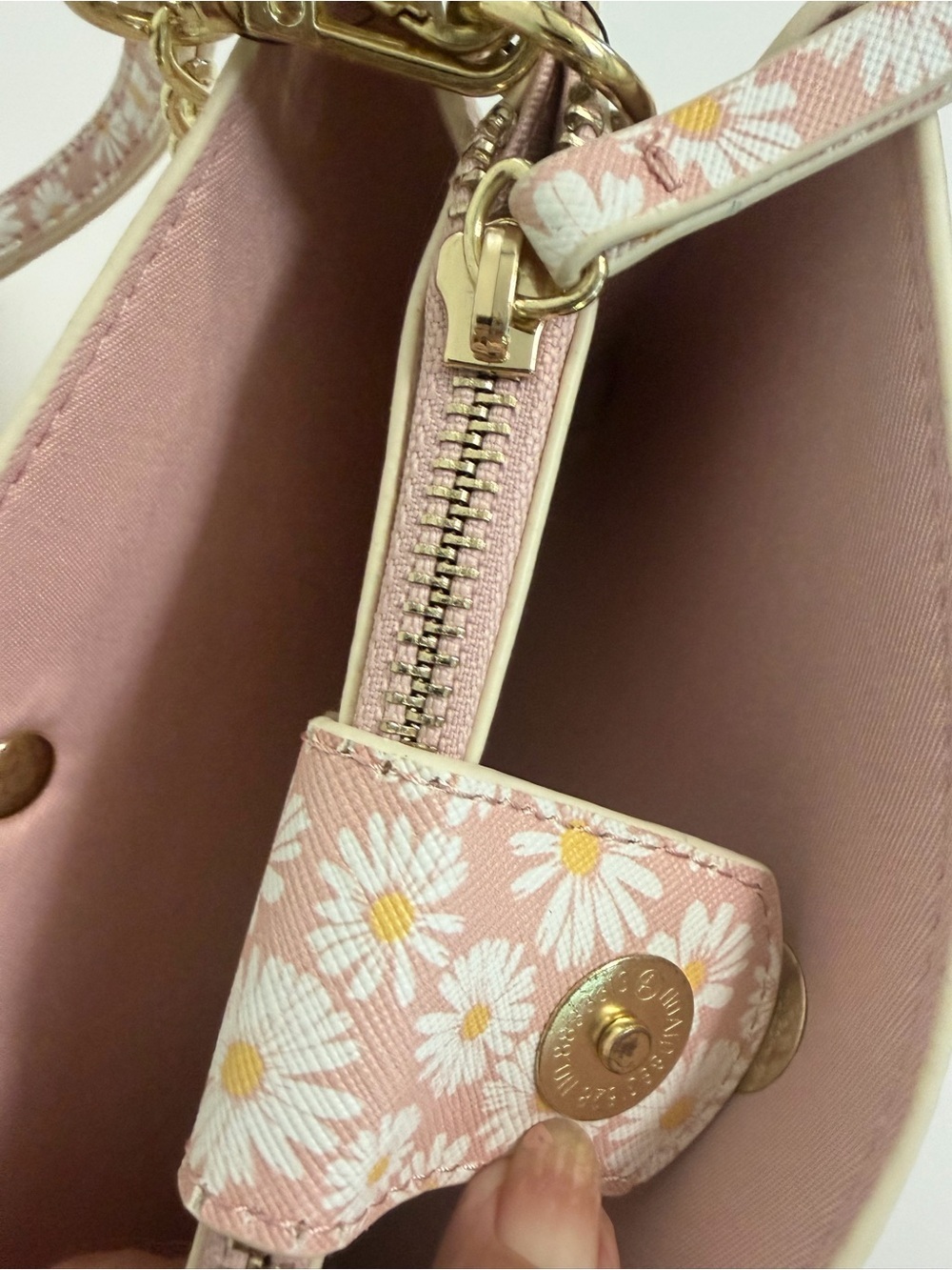 NWT Nanette Lepore Daisy Floral Crossbody Phone Wallet Vegan Leather Pink - Picture 4 of 5